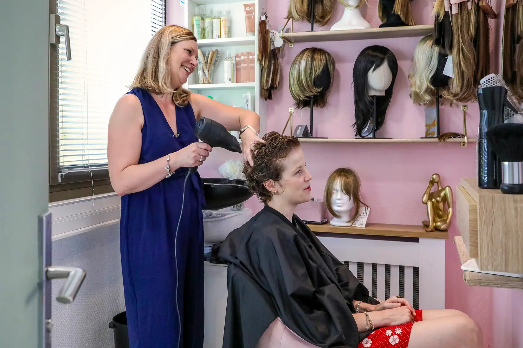 Mise en forme des cheveux lors de la repousse après une chimiothérapie